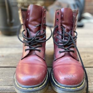 Dr. Marten’s Women’s Lace up boots